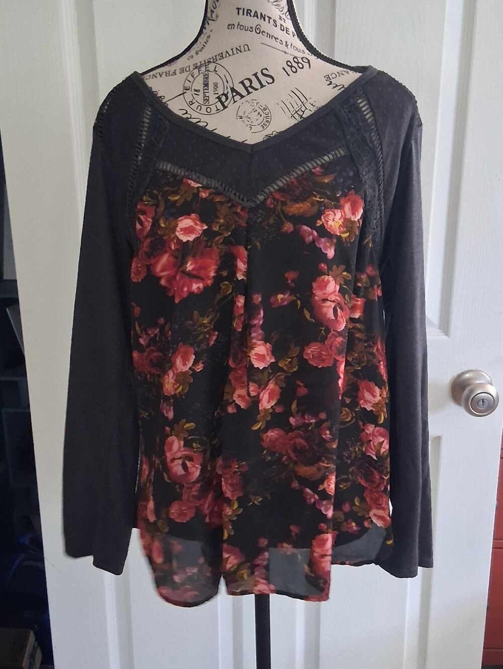 Womens Black Mixed Media Floral Bouse W Floral And Lace Med